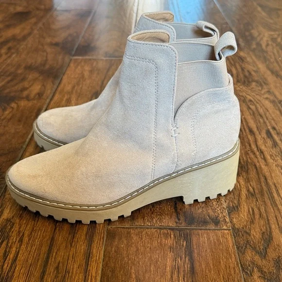 Dolce Vita Cream Riella Ankle Boots, size 7 - Picture 2 of 7